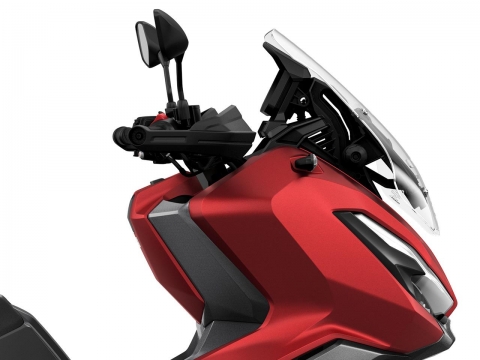 Kính chắn gió điều chỉnh 4 mức Xe vận hành linh hoạt trên mọi cung đường và giúp giảm lực gió tác động vào người lái khi trang bị kính chắn gió có thể điều chỉnh 4 mức