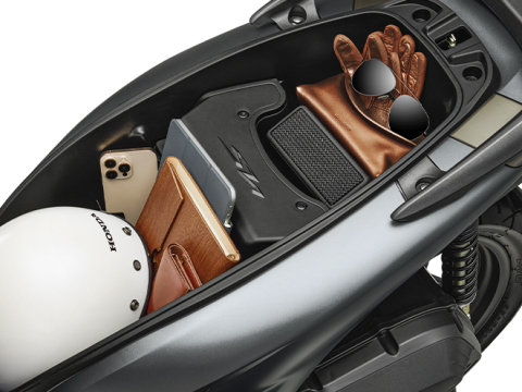 Hộc chứa đồ dưới yên rộng rãi